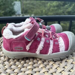 KEEN Kids Fruit Dove/Ballet Slipper Newport Shoe Size 4 Girl's US Pink Fuzzy